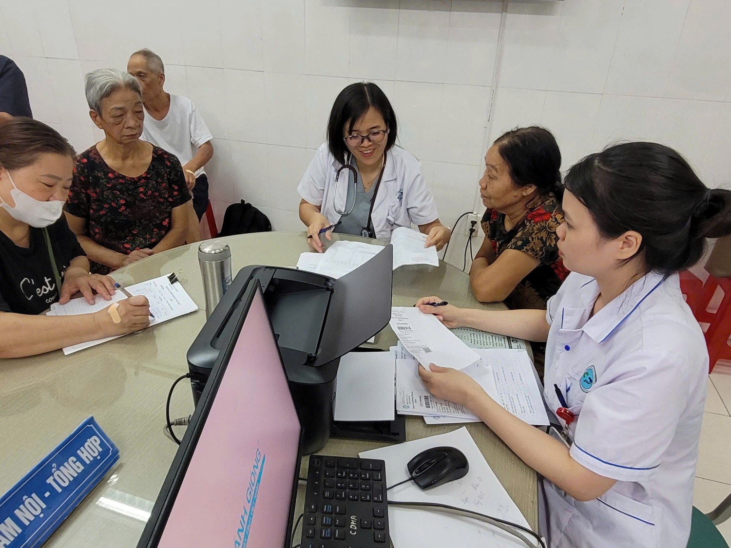 CUỐI TUẦN KHÔNG NGHỈ – ĐỒNG HÀNH CÙNG SỨC KHỎE NHÂN DÂN