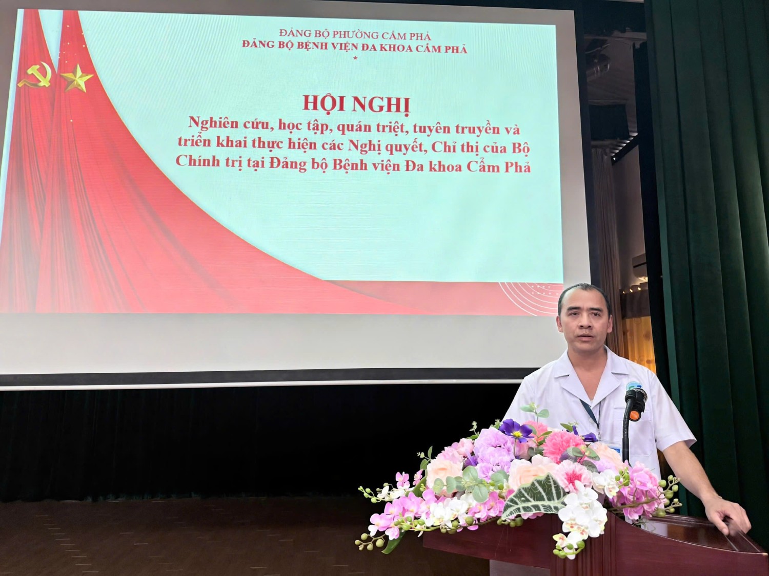 ĐẢNG BỘ BỆNH VIỆN ĐA KHOA CẨM PHẢ TỔ CHỨC HỘI NGHỊ NGHIÊN CỨU, HỌC TẬP, QUÁN TRIỆT VÀ TRIỂN KHAI THỰC HIỆN CÁC NGHỊ QUYẾT, CHỈ THỊ CỦA BỘ CHÍNH TRỊ